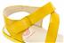 Afb. Detail C van GEEL SANDAAL SCHUINE BAND SHEY