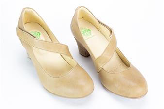 ZAND-BEIGE PUMP RIEMPJE MAGO