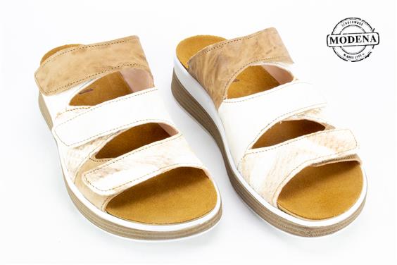 Detailpagina - Ander damesschoenen model: ECRU-BEIGE SLIPPER 3 VELCRO