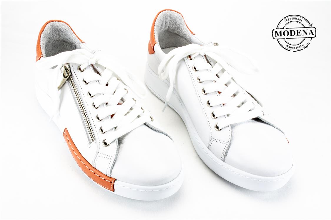 Modena schoenmode - sneaker kleur accenten - wit oranje accenten