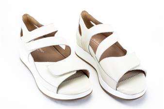 BEIGE SANDAAL TOE HIEL