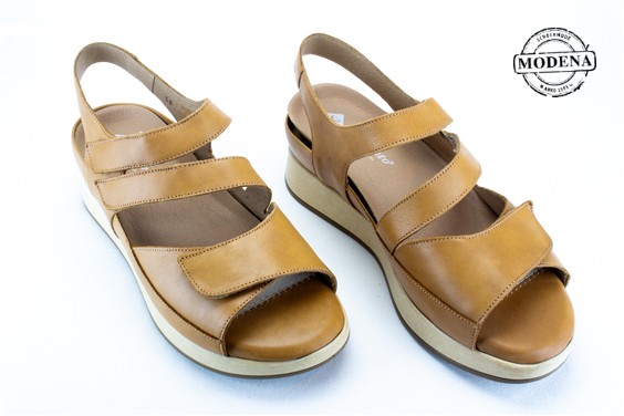 Detailpagina - Ander damesschoenen model: CAMEL SANDAAL 3 VELCROS