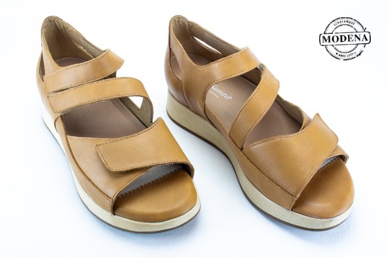 Detailpagina - Ander damesschoenen model: CAMEL SANDAAL TOE HIEL