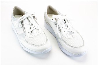 WIT SNEAKER K BREEDTE