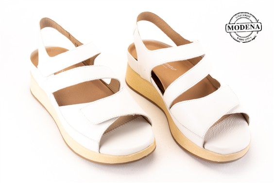 Detailpagina - Ander damesschoenen model: ECRU SANDAAL 3 VELCRO