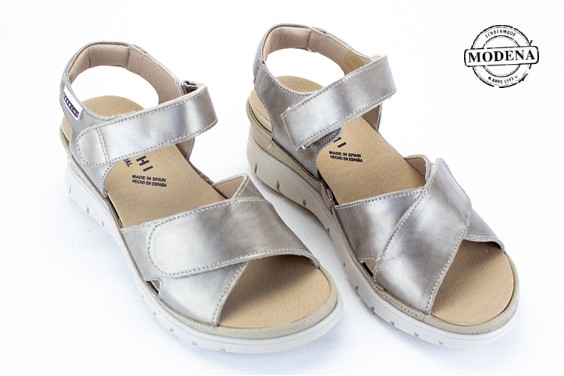 Detailpagina - Ander damesschoenen model: GOUD SANDAAL SLEEHAK