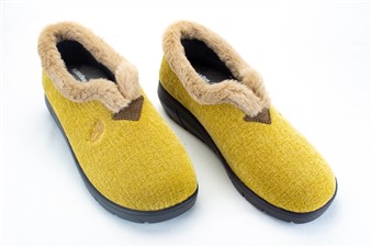 GEEL HOOG OP PANTOFFEL