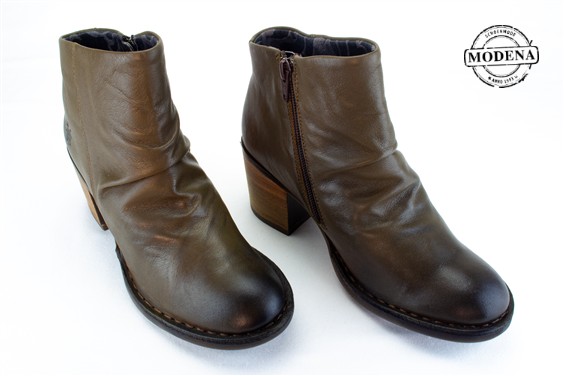 Detailpagina - Ander damesschoenen model: KHAKI FRONSBOTJE HAK