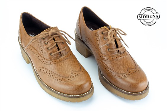 Detailpagina - Ander damesschoenen model: CAMEL VETERSCHOEN BROQUE HAK